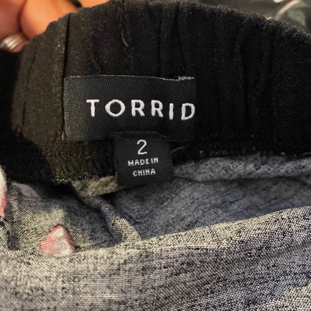 Torrid Floral Hi Low Skirt Sz 2X - Picture 4 of 4